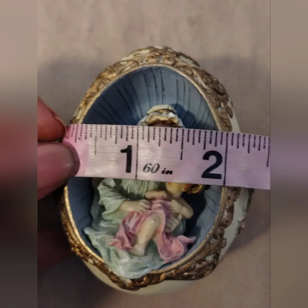 Vintage 1998 House Of Lloyd Bethlehem Treasure Diorama Egg